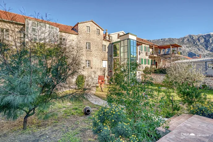 Wunderschöne Steinvilla in Prčanj mit Panoramablick auf die Bucht